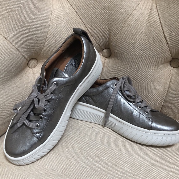 Beautiful Sofft “Pacey” sneaker in steel! Size 8.5! - Picture 4 of 10